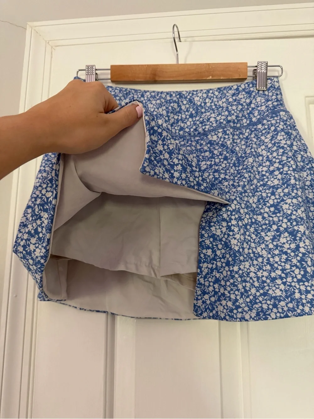 Tuckernuck x Cameron Eubanks blue and white athletic skort - Picture 5 of 6